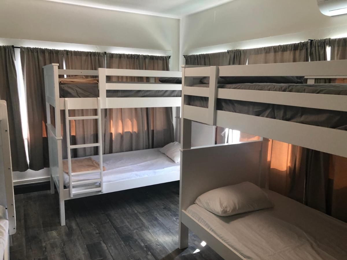 Hostel The Wilshire Metro